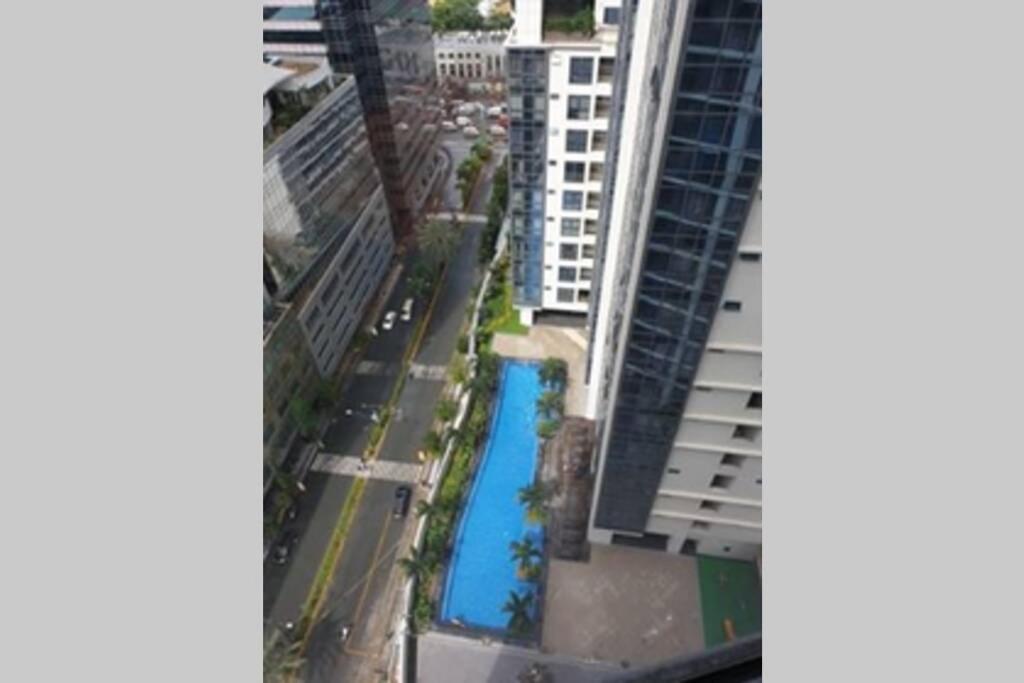 Ferienwohnung One Eastwood Avenue Tower 2 Manila Exterior foto